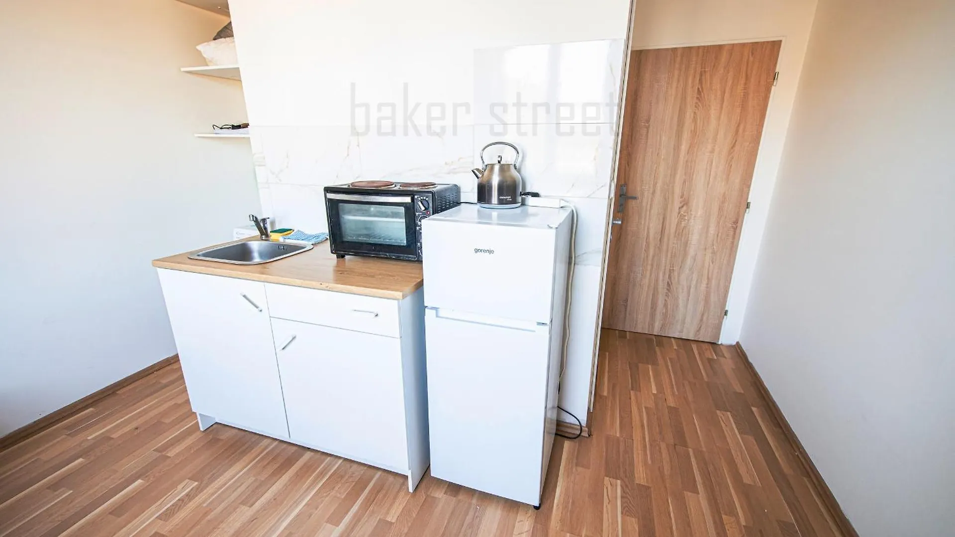 Snug Room Close To Metro Palmovka プラハ チェコ