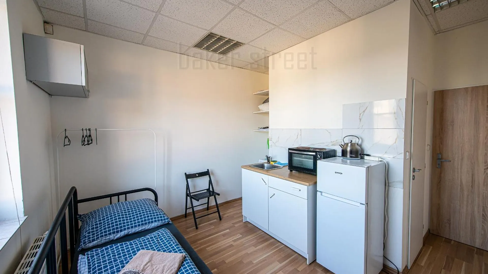 Snug Room Close To Metro Palmovka プラハ アパート